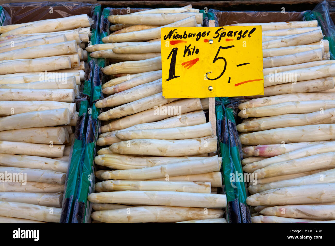 Asparagus from Nienburg at a market stall, Hanover, Lower Saxony, Germany, Stock Photo