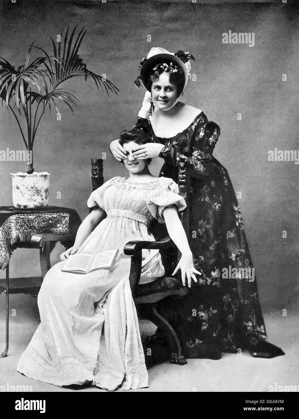 Women in 1900 hi-res stock photography and images - Alamy