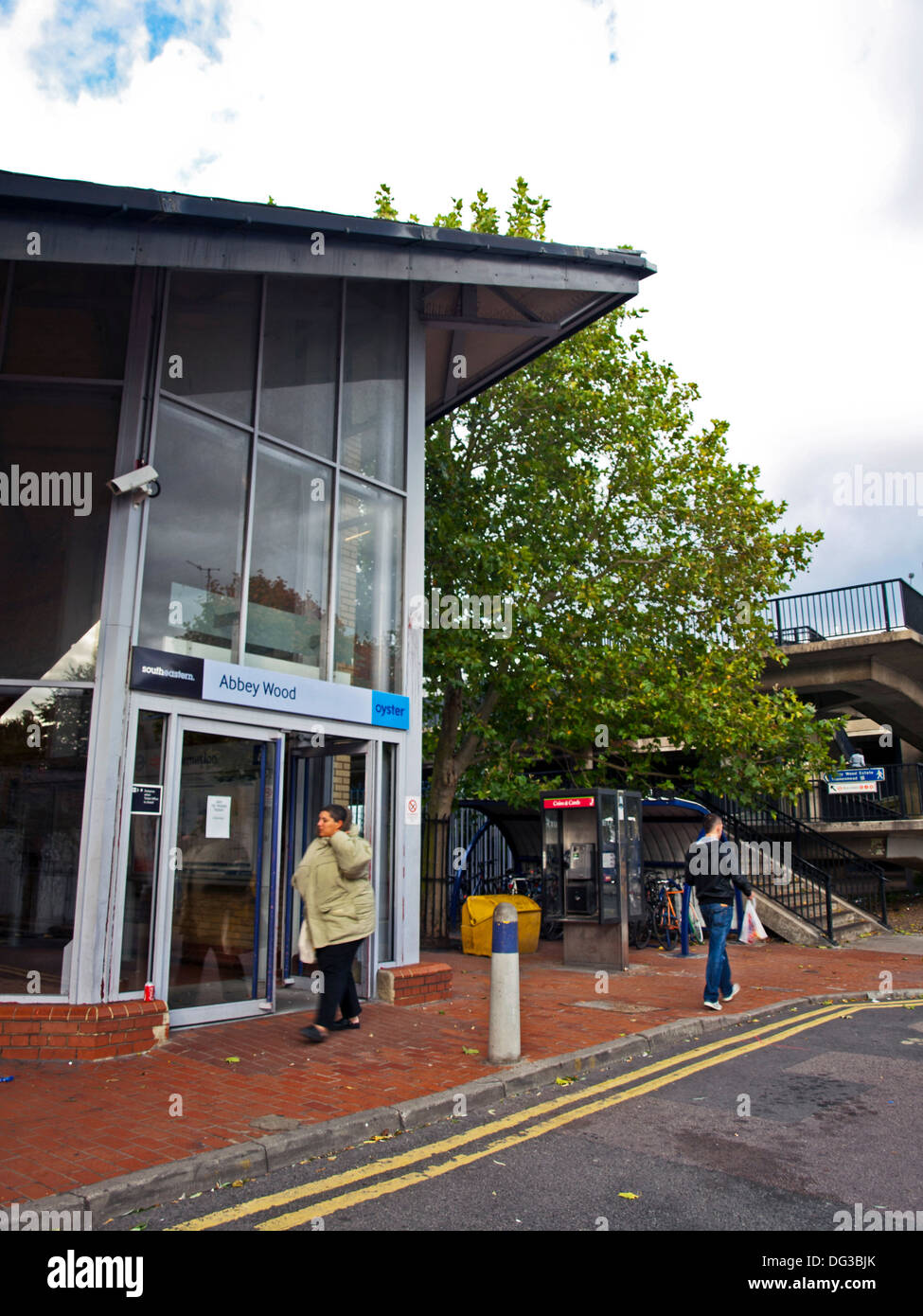 Abbey wood train station london hi-res stock photography and images - Alamy