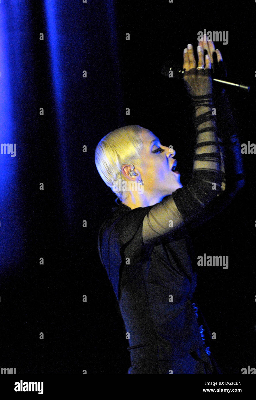 Fordo Singer Mariza in world music hi-res stock photography and images - Alamy