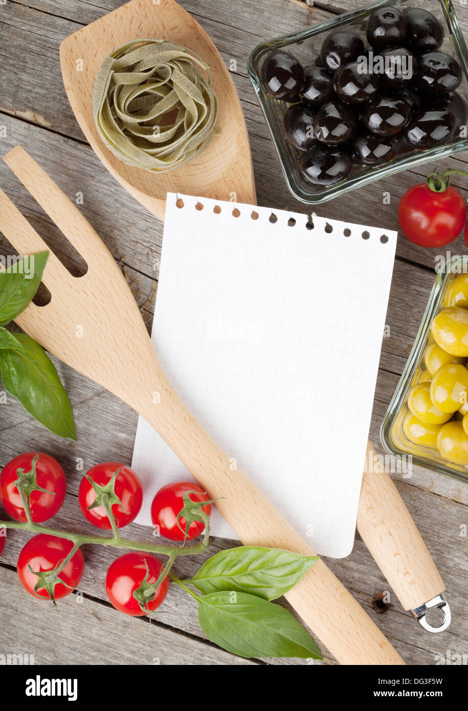 https://c8.alamy.com/comp/DG3F5W/blank-notepad-paper-for-your-recipes-and-food-on-wooden-table-DG3F5W.jpg