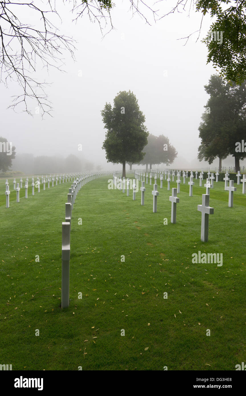 Rows of graves at the American war cemetery on a misty day at Cambridge, England UK Stock Photo