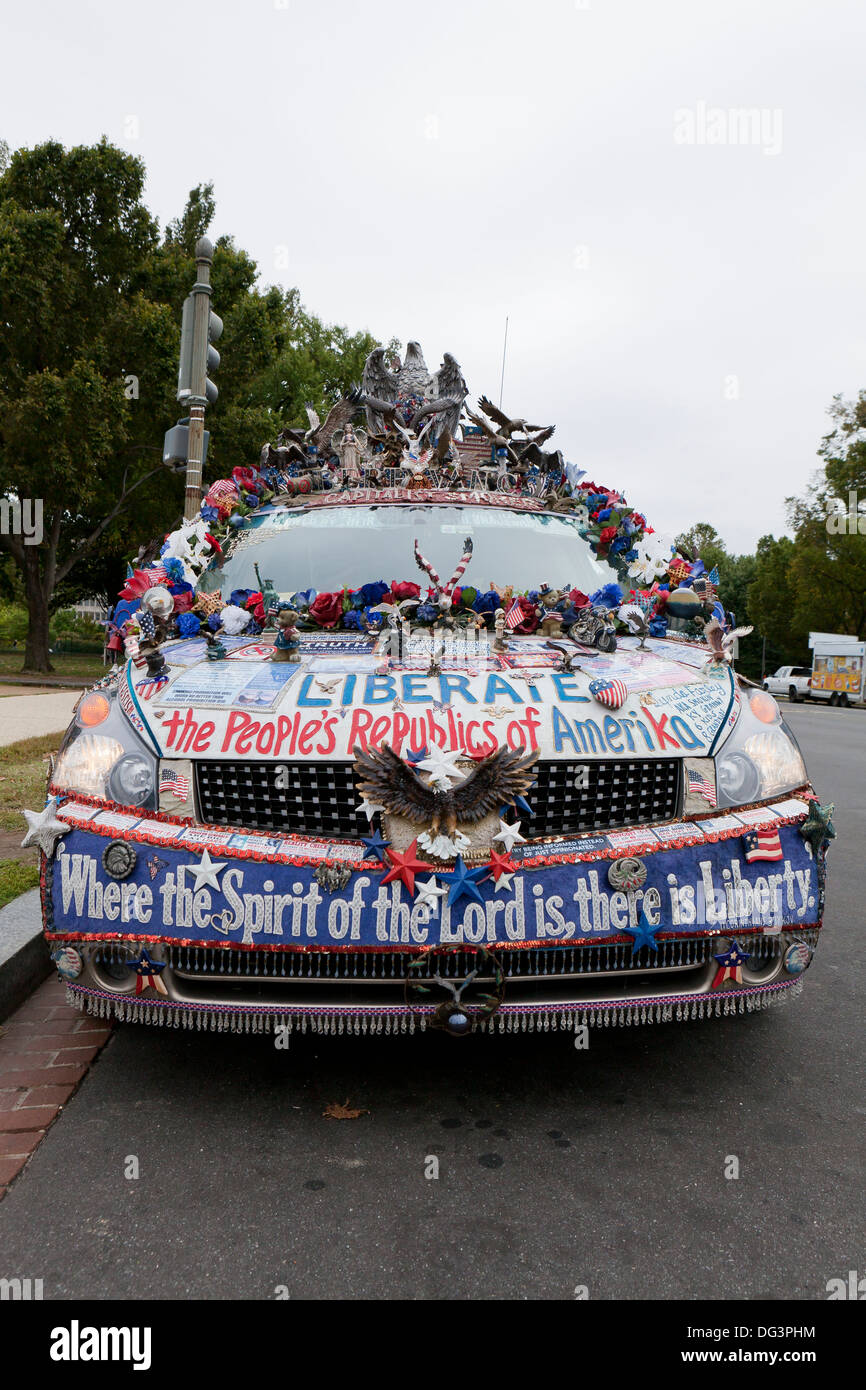 Linda Farley's minivan decorated with political ornaments and messages - Washington, DC USA Stock Photo