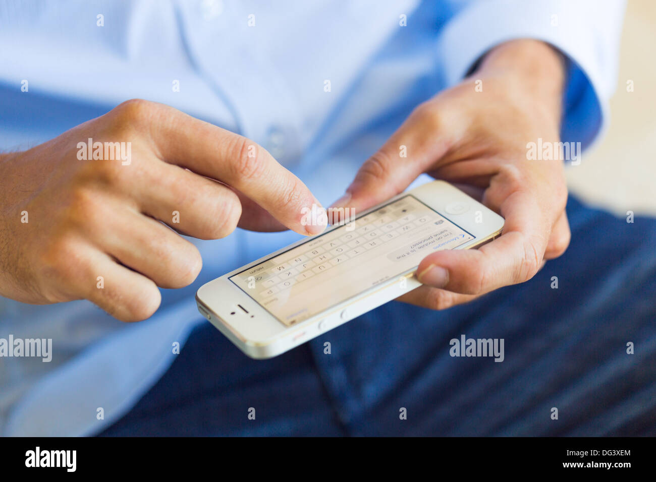 Texting typing hi-res stock photography and images - Alamy