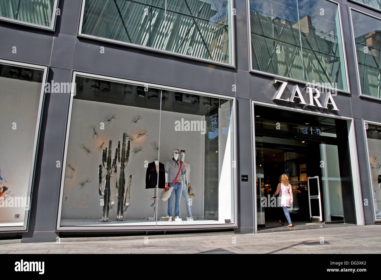 Zara, Portal de l´Angel, Barcelona, Catalonia, Spain Stock Photo - Alamy