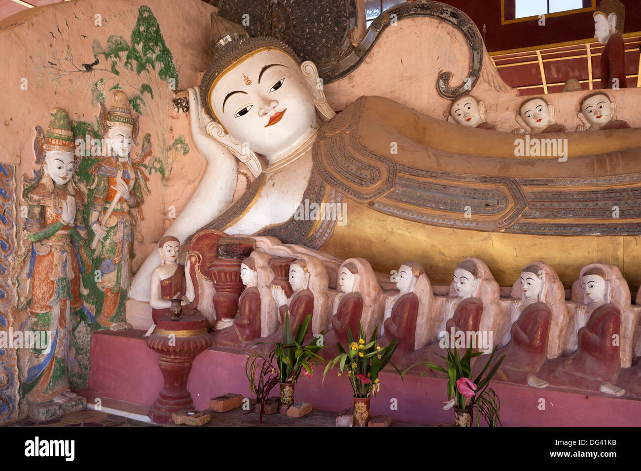Stucco sculpture of reclining Buddha, Tharkong Pagoda, Inle Lake, Shan State, Myanmar (Burma), Asia Stock Photo