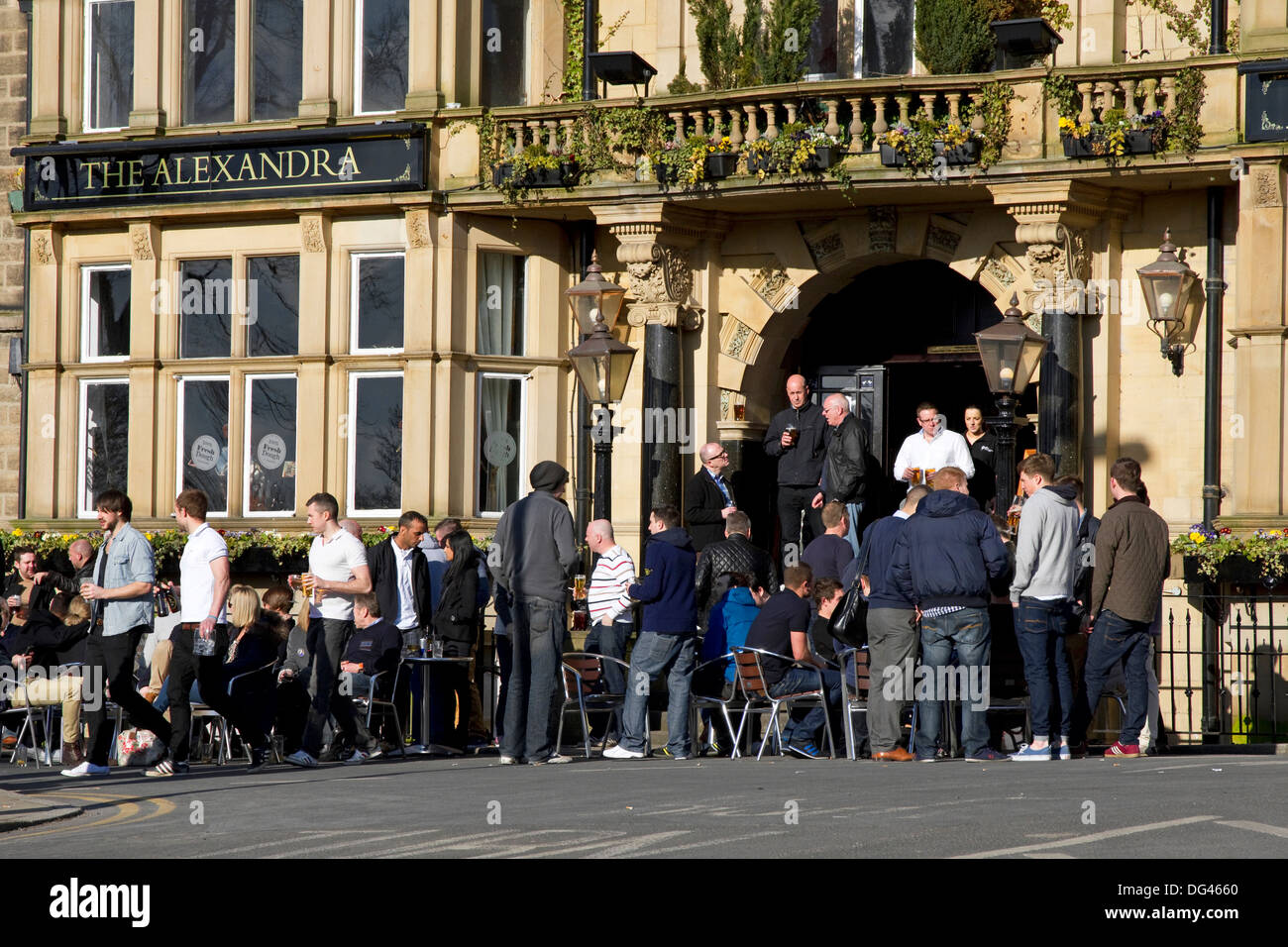 People drinking outside popular pub on saturday afternoon, The Alexandra, Prospect Place, Harrogate, North Yorkshire, England,UK Stock Photo