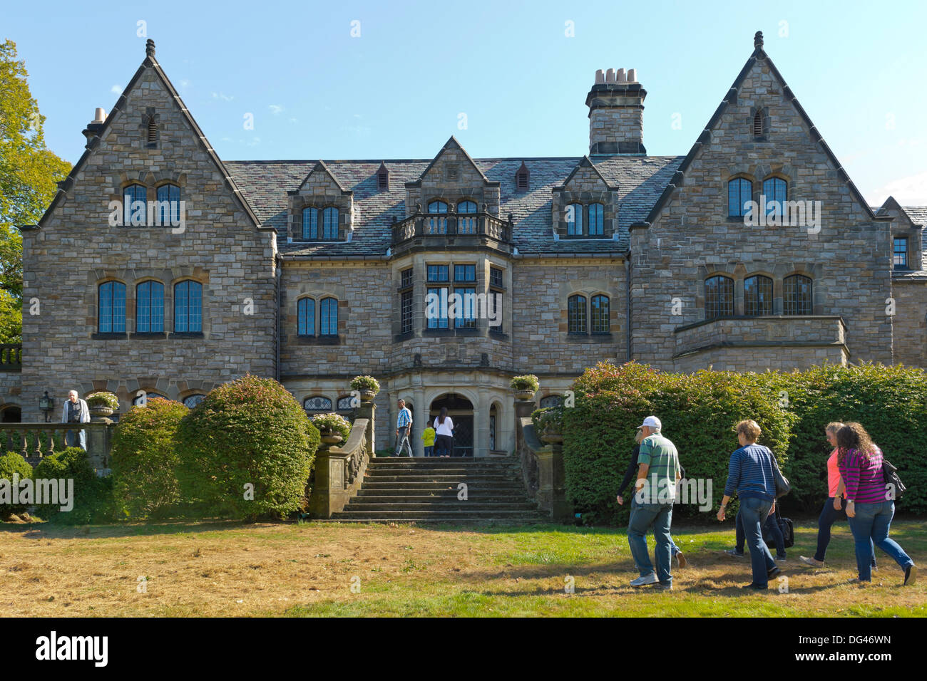 Mill Neck, New York, U.S. 12th October 2013. The annual Fall Harvest