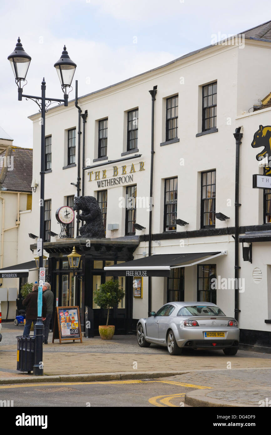 The Bear pub Wetherspoon. High Street. Maidenhead. Berkshire. England
