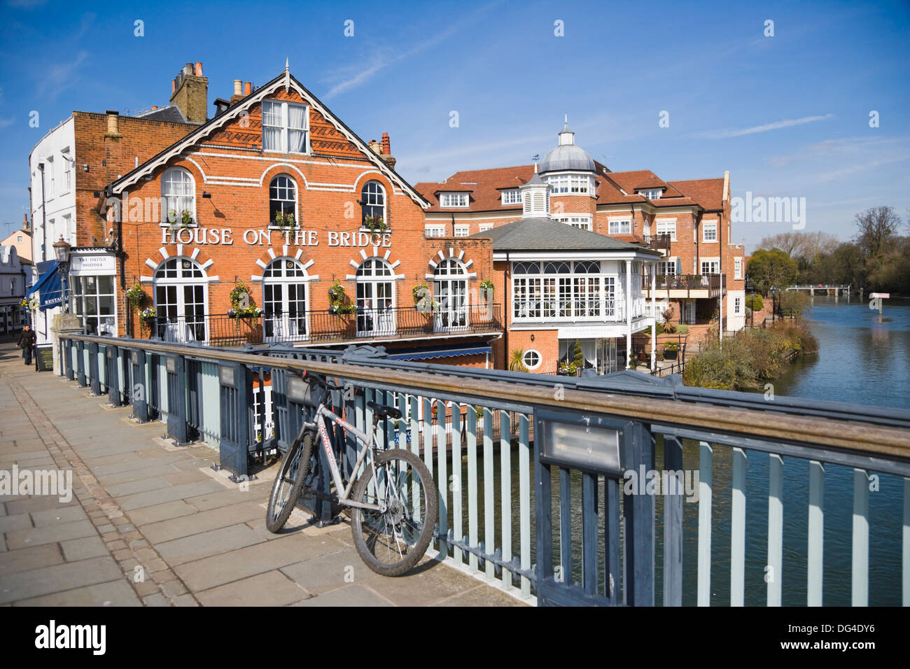Windsor eton riverside hires stock photography and images Alamy