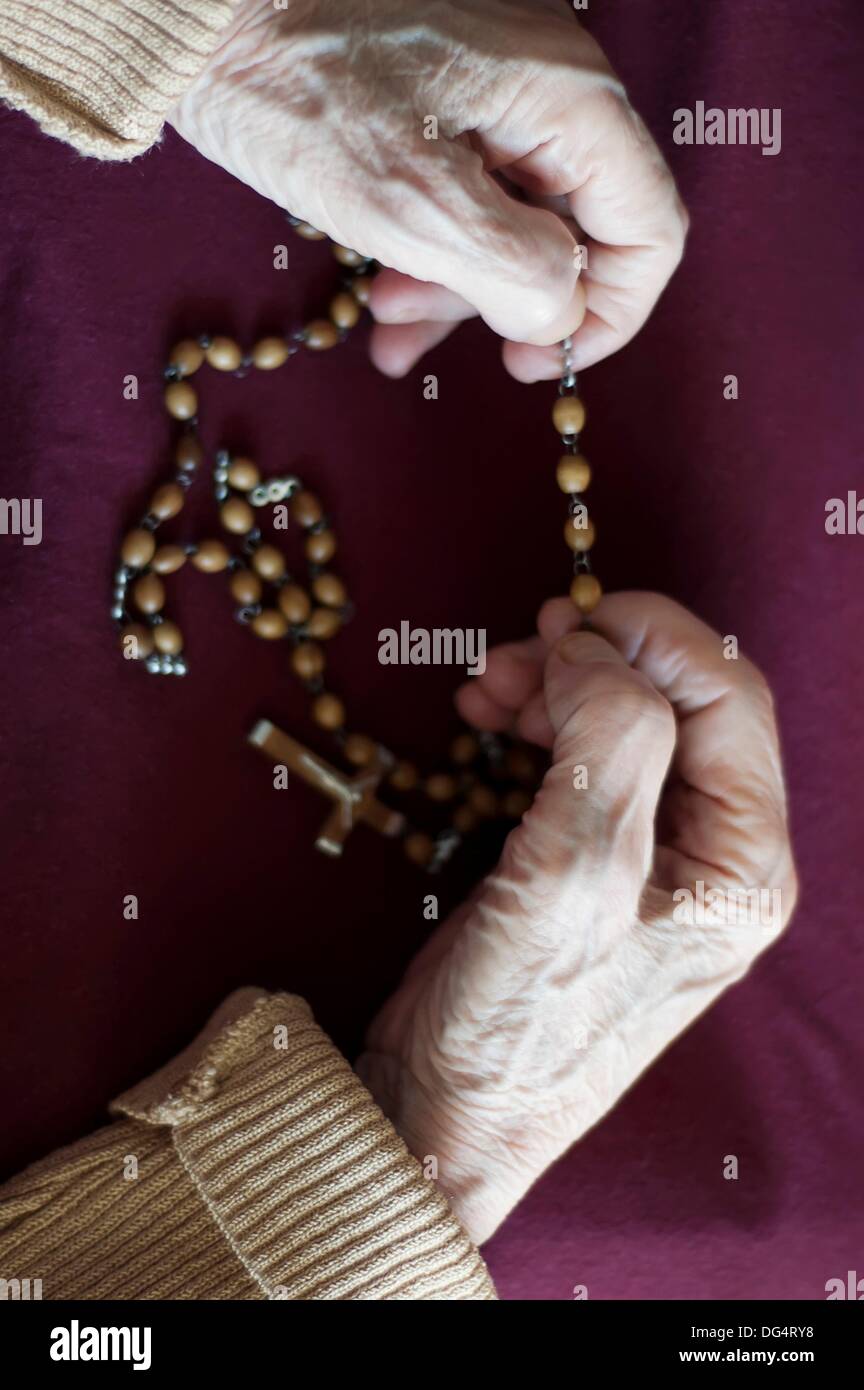 Woman with rosary hi-res stock photography and images - Alamy