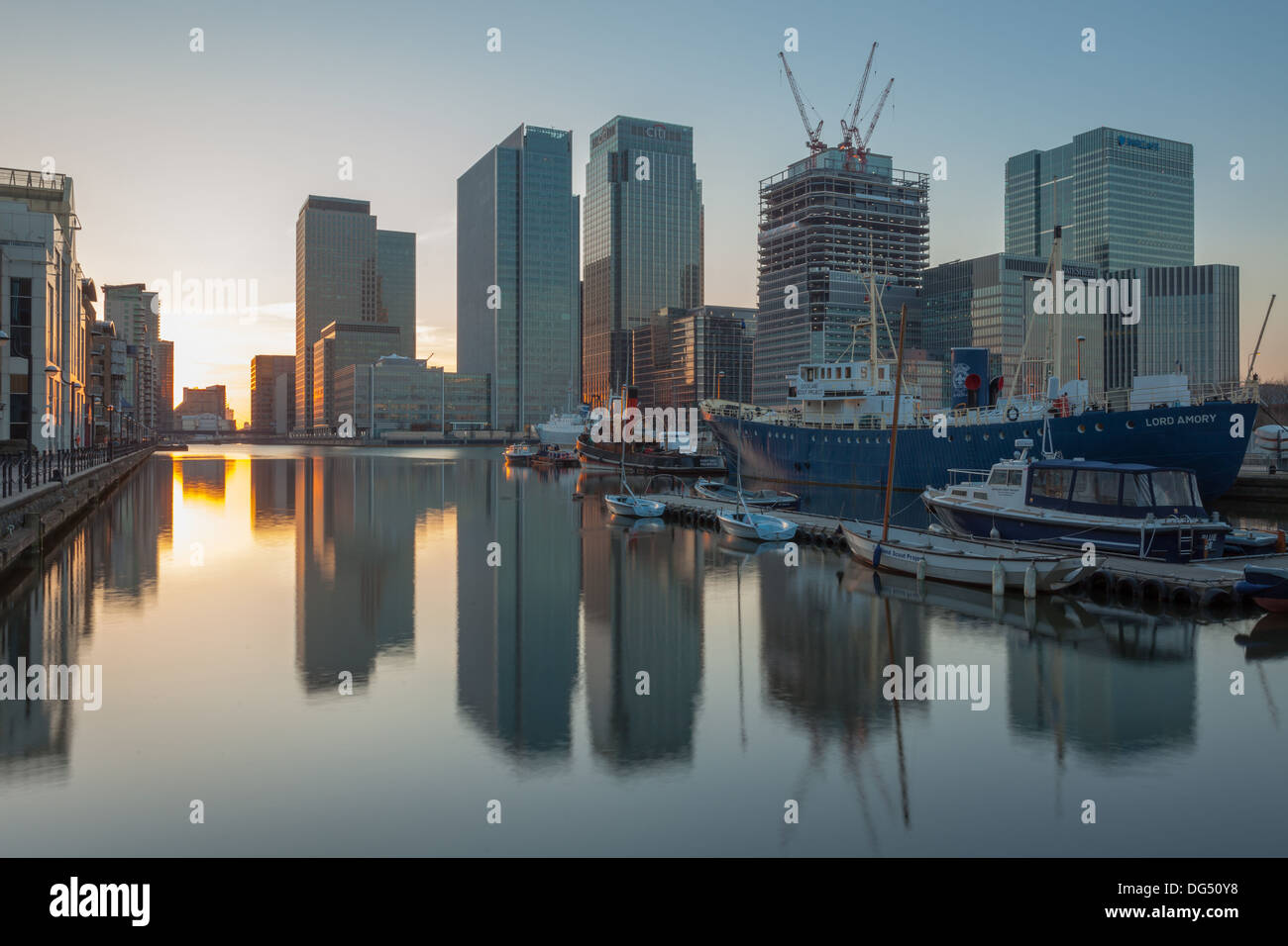 Sunset At South Dock Canary Wharf London England Stock Photo Alamy sunset-at-south-dock-canary-wharf-london-england-stock-photo-alamy