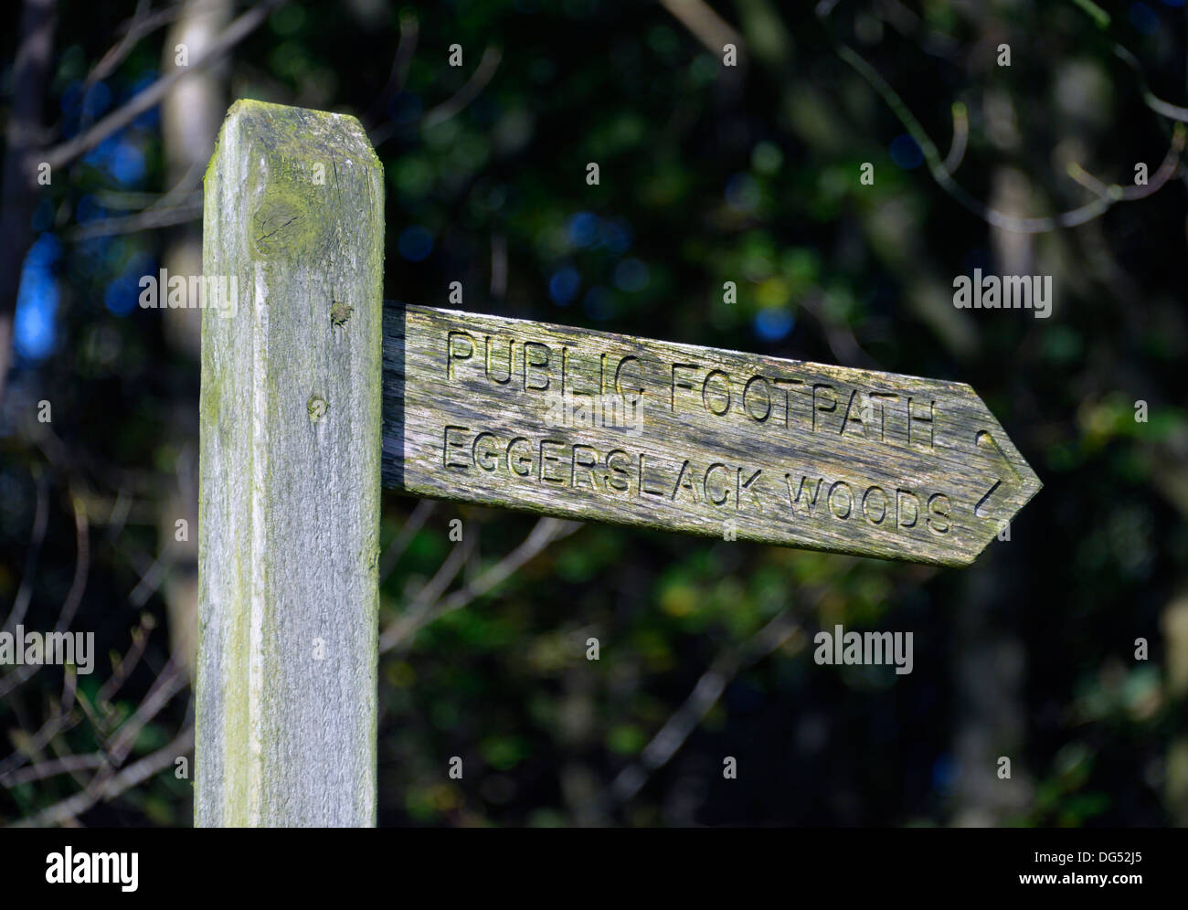 Public Footpath fingerpost. Eggerslack Woods, Grange-over-Sands, Cumbria, England, United Kingdom, Europe. Stock Photo