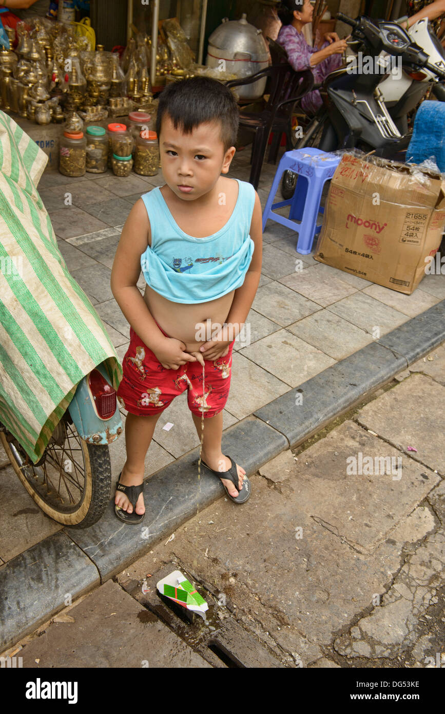 boy peeing in public in Hanoi, Vietnam Stock Photo - Alamy