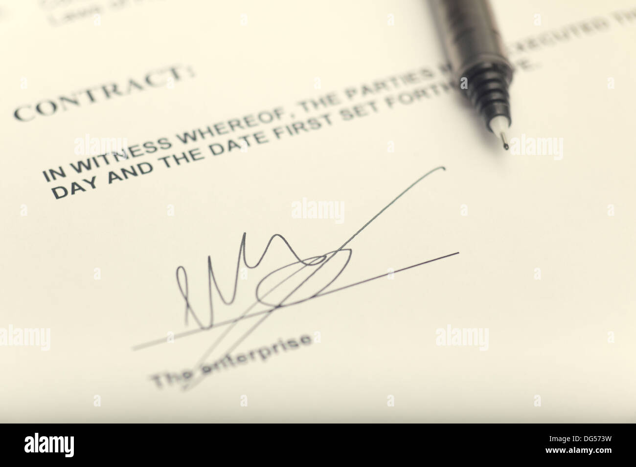 Binding contract hi-res stock photography and images - Alamy