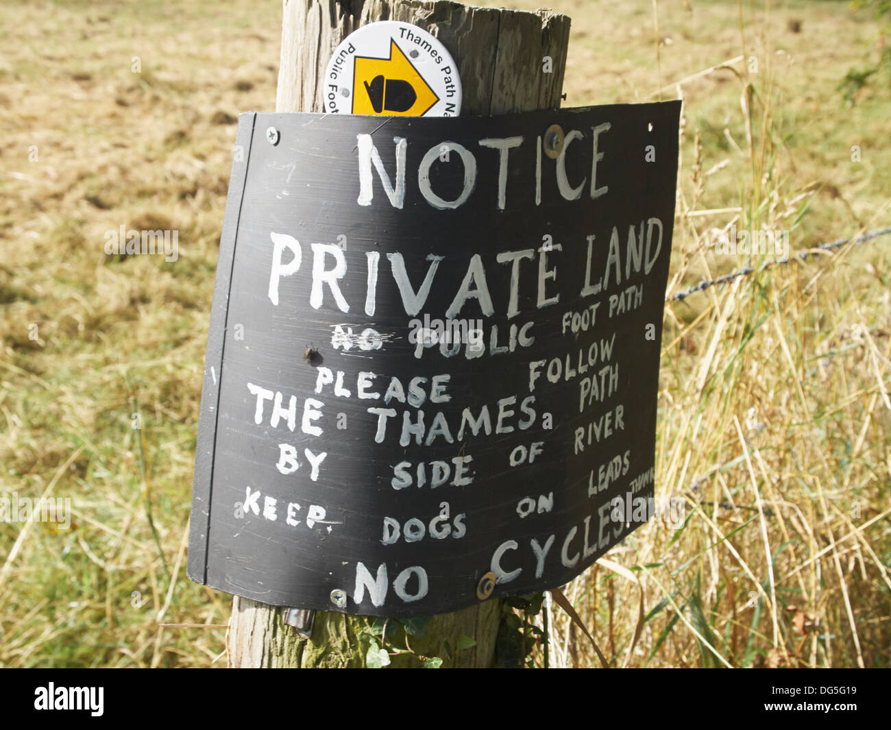 Private property sign path uk hires stock photography and images Alamy