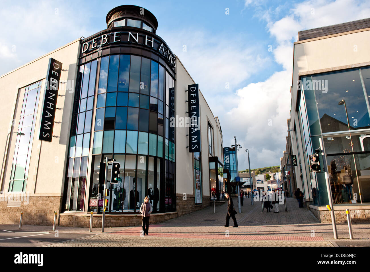 a-view-of-debenhams-department-store-at-stcatherines-walk-in-the-town-DG5NJC.jpg