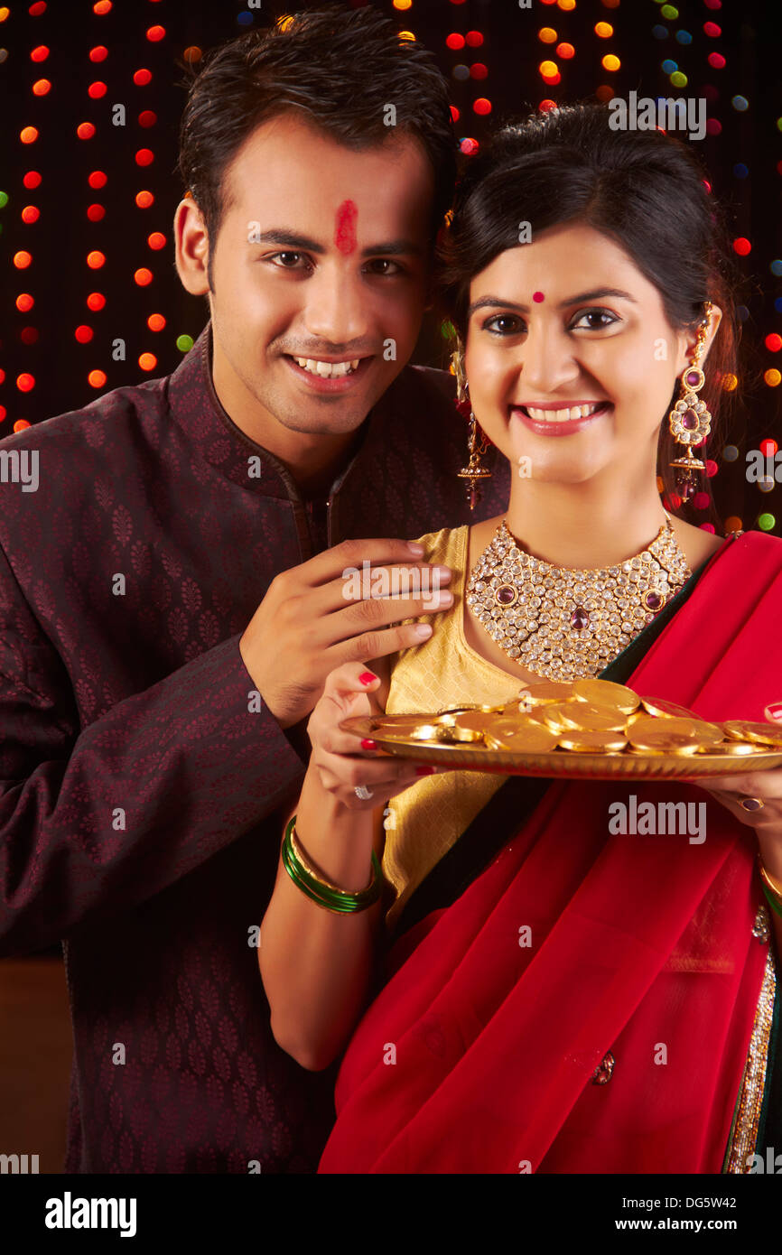 Indian lady gold jewellery hi-res stock photography and images - Alamy