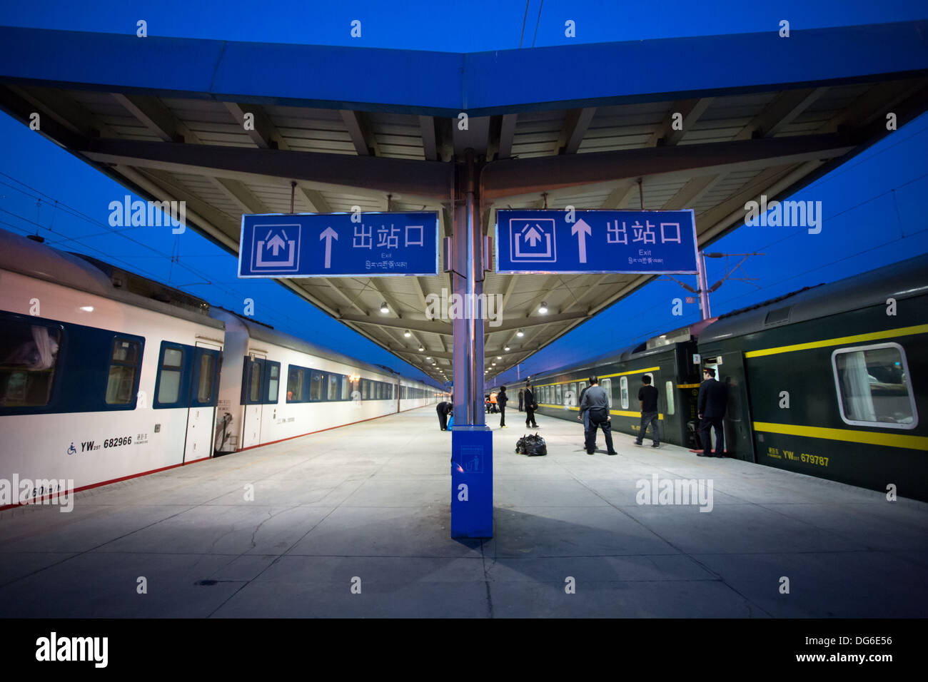 Train Station Early Evening On The Train Line Shanghai Lhasa In Stock Photo Alamy