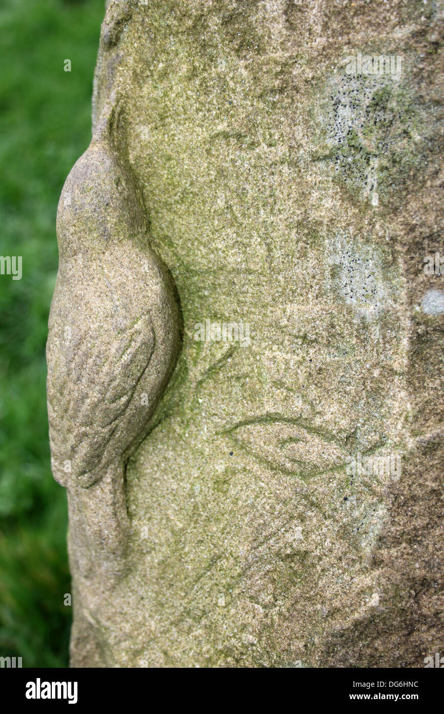 Stone Carving Of A Treecreeper At Carsington Water, Derbyshire, UK Stock Photo