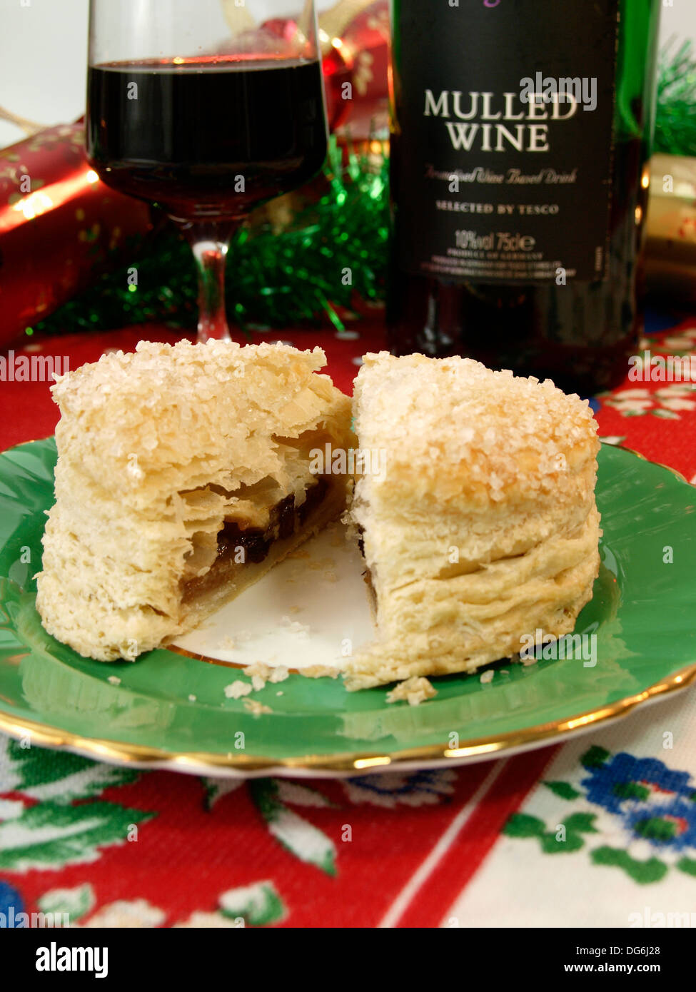 Mulled wine and mince pie hires stock photography and images Alamy
