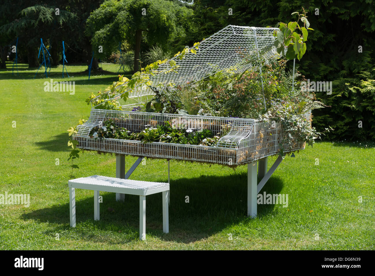 France, Midi-Pyrénées - Tarbes. Le Jardin Massey, public park. Plant climber frame in the shape of grand piano. Stock Photo
