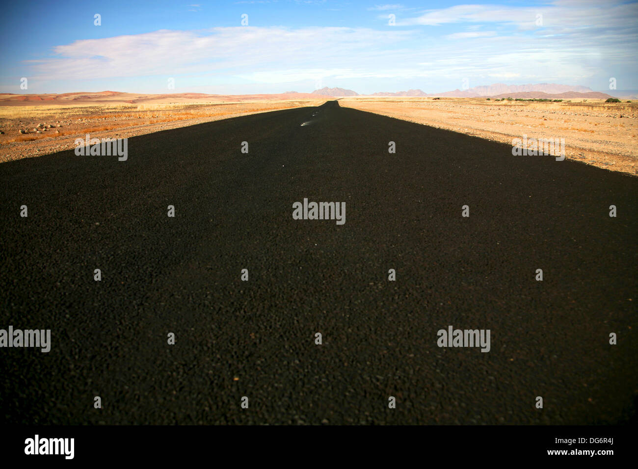 Tarred road to Sossusvlei area, in the southern part of the Namib Desert Stock Photo Alamy