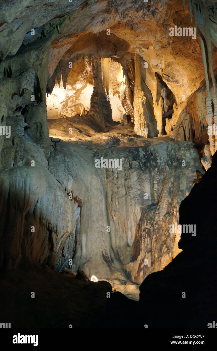 France, Midi-Pyrénées - Grotte de Betharram, caverns near Lourdes. A  feature called the altar or shrine Stock Photo - Alamy