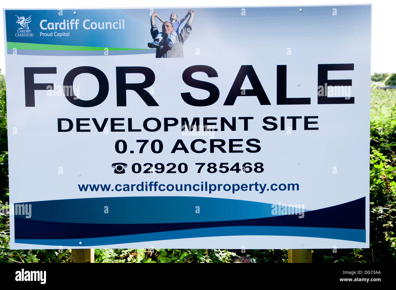Land for sale sign hires stock photography and images Alamy