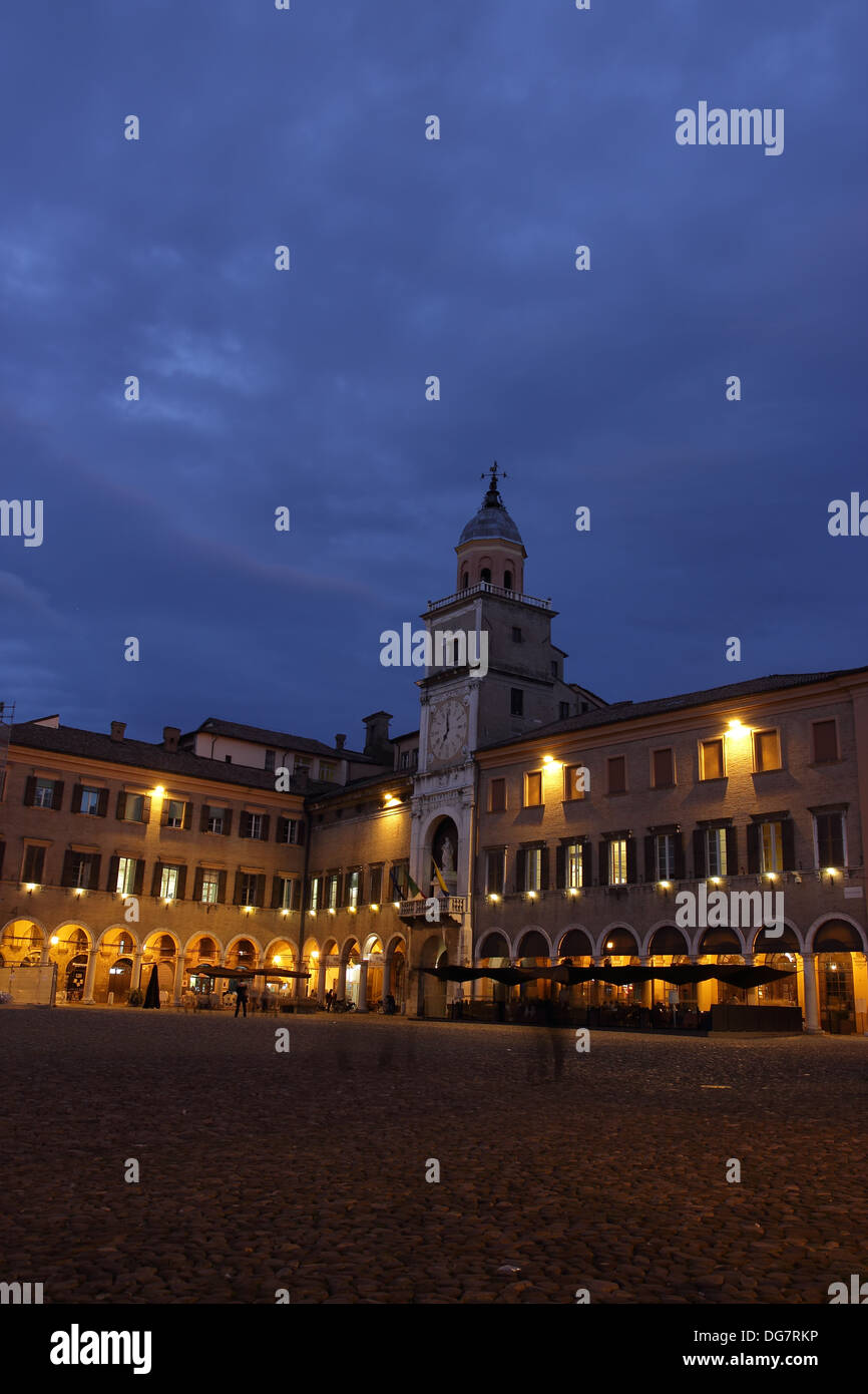 Piazza Grande Modena, italian main square at dusk Stock Photo Alamy