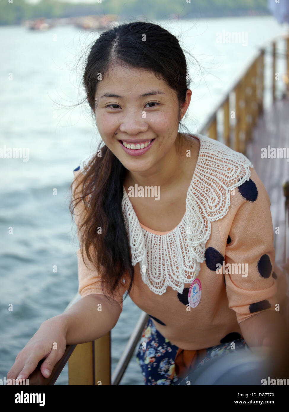 Smiling Chinese woman Xi Hu (West Lake) Hangzhou, China Stock Photo