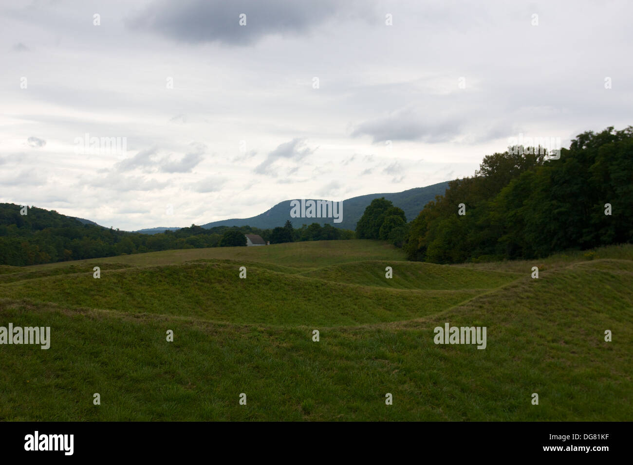 Lush green hills hi-res stock photography and images - Alamy