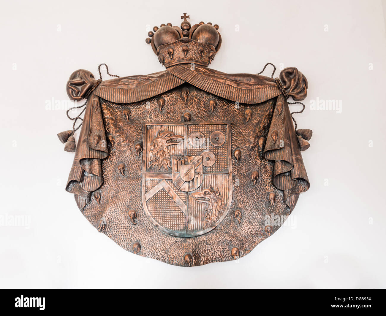Knight shield coat of arms hi-res stock photography and images - Alamy