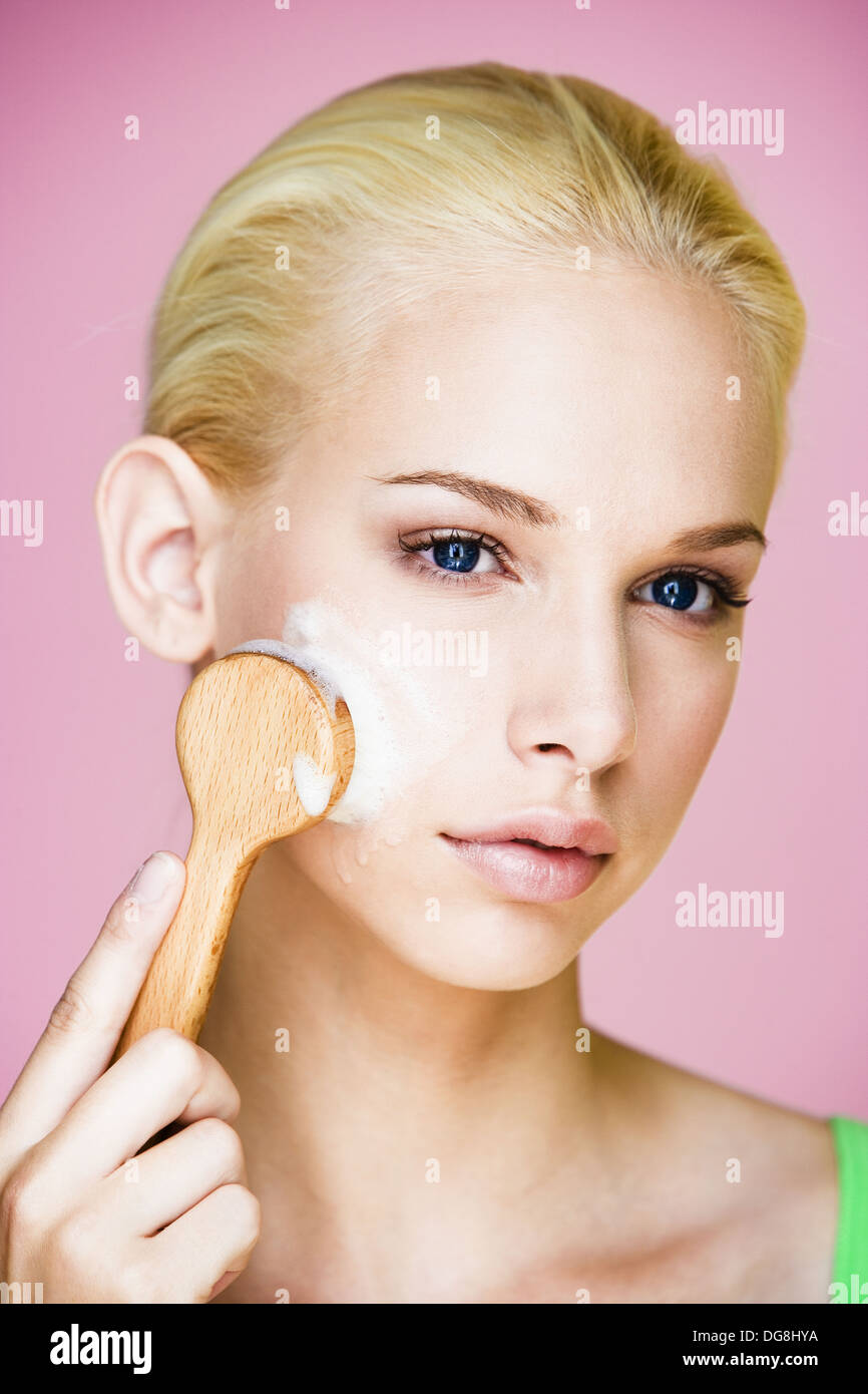 One woman skin brush exfoliate hires stock photography and images Alamy