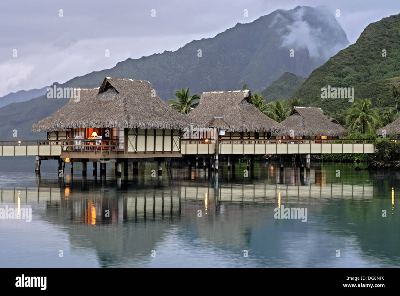 bungalows sur pilotis,hotel Sheraton Moorea,ile Moorea,iles de la