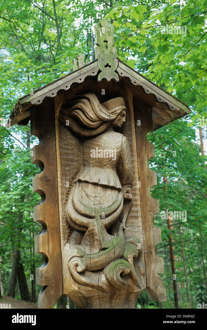 Une grande statue de Jésus sur la colline de la croix Lituanie