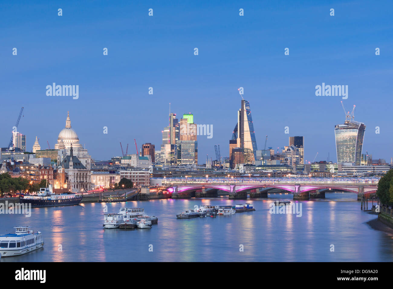London skyline hi-res stock photography and images - Alamy