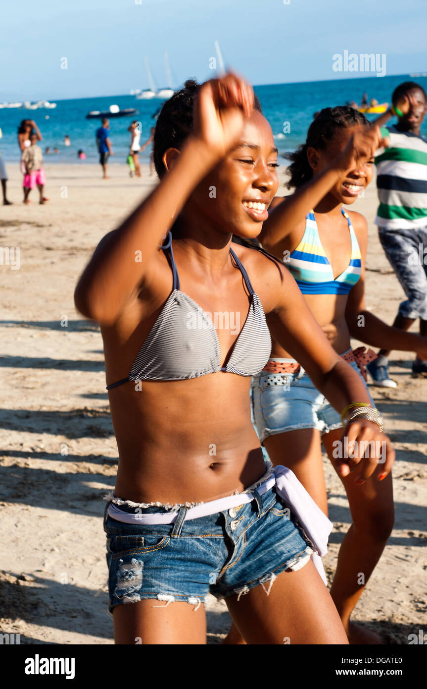 Teenage girls beach bikini hi-res stock photography and images - Alamy