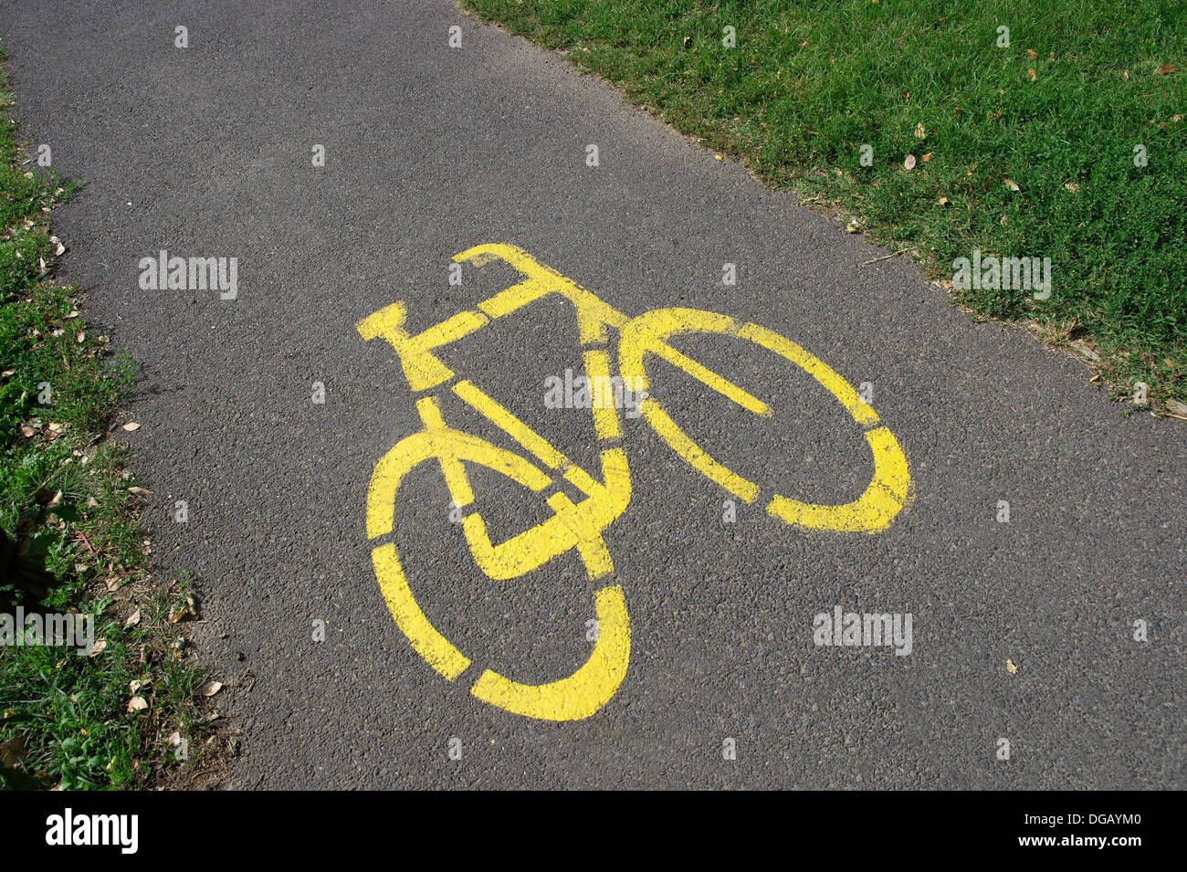 Yellow bicycle sign hi-res stock photography and images - Alamy