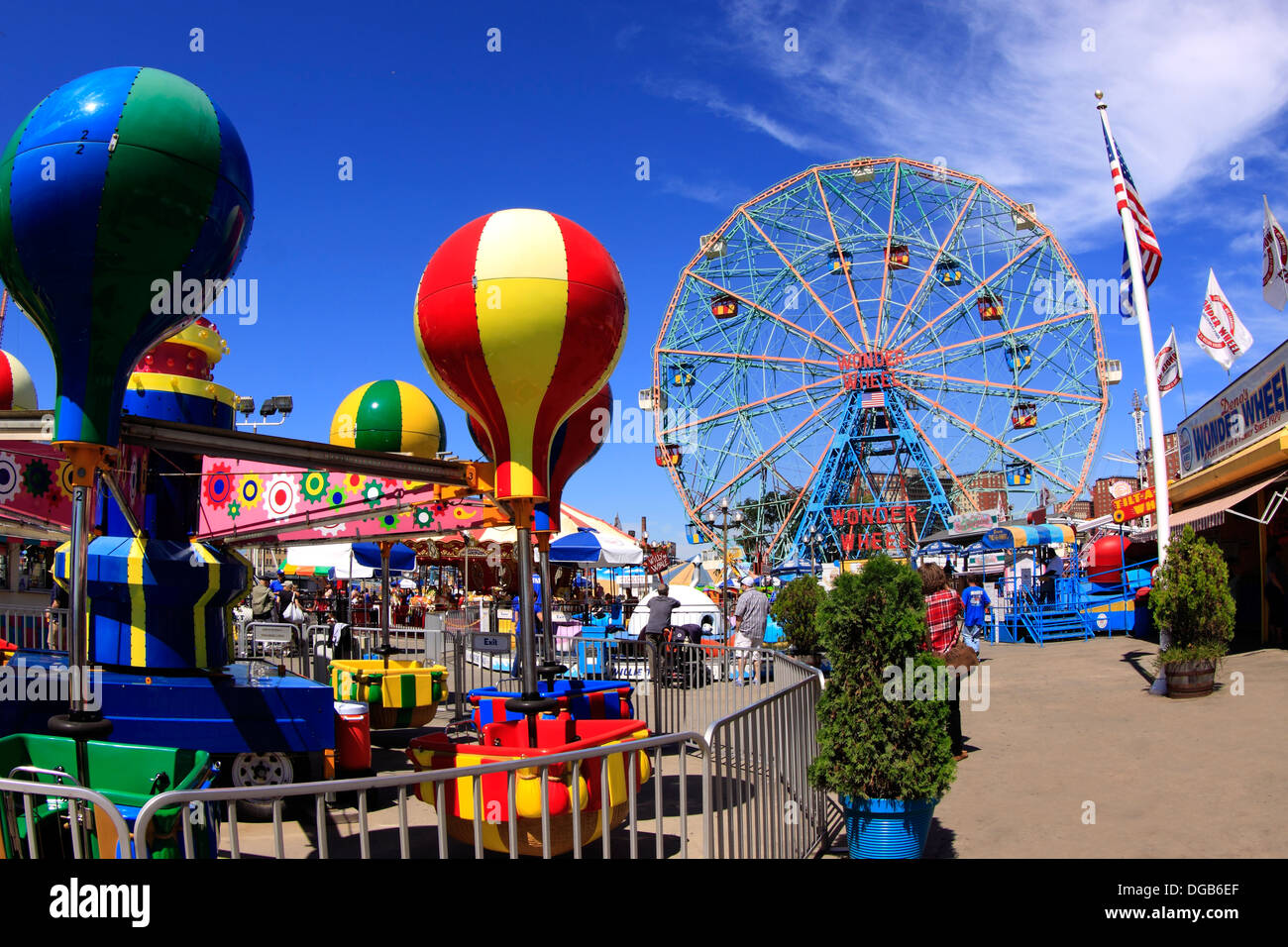 Coney Island Amusement Arcade Stock Photos & Coney Island Amusement