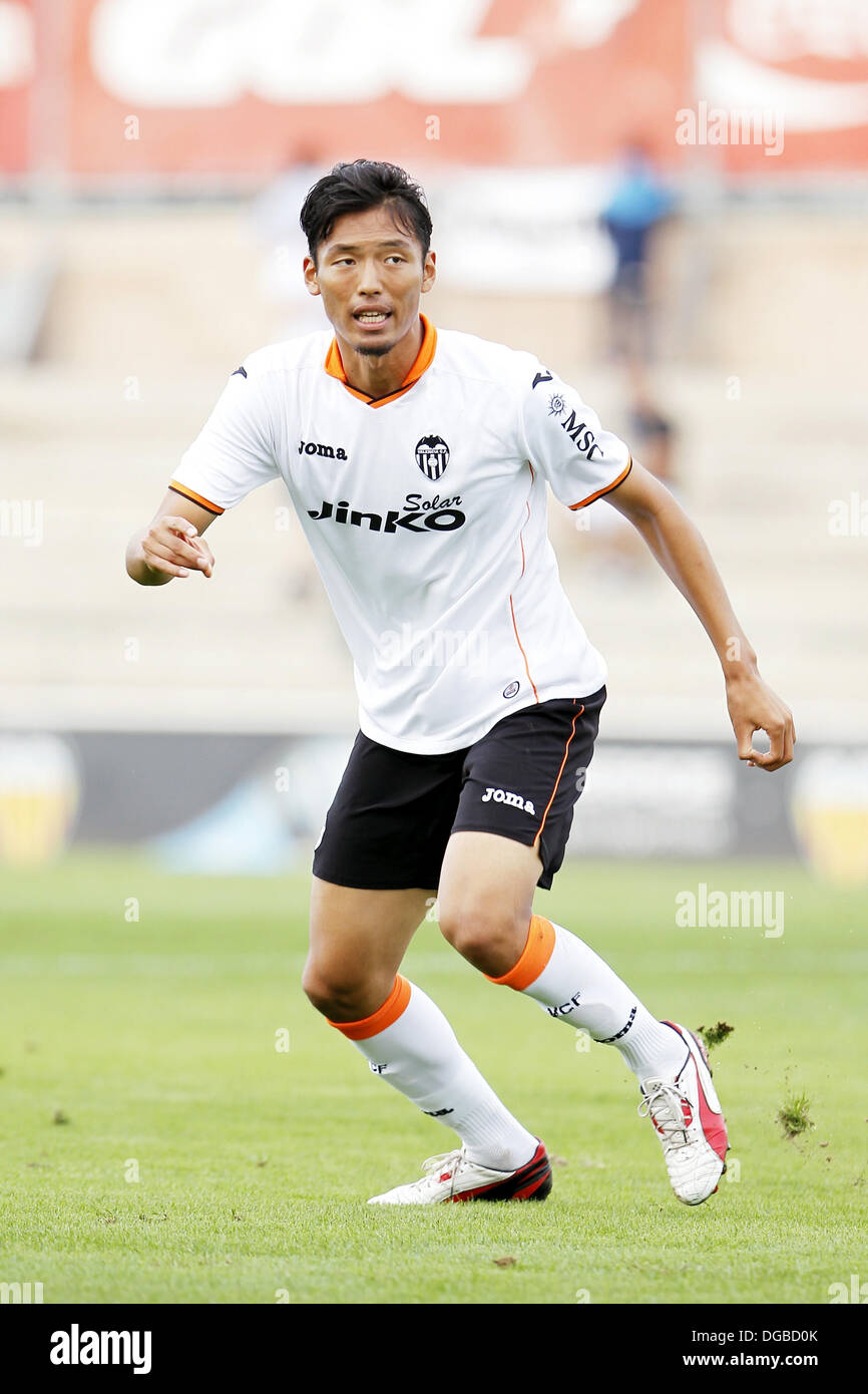 Paterna, Spain. 12th Oct, 2013. Hiroshi Ibusuki (Valencia Mestalla