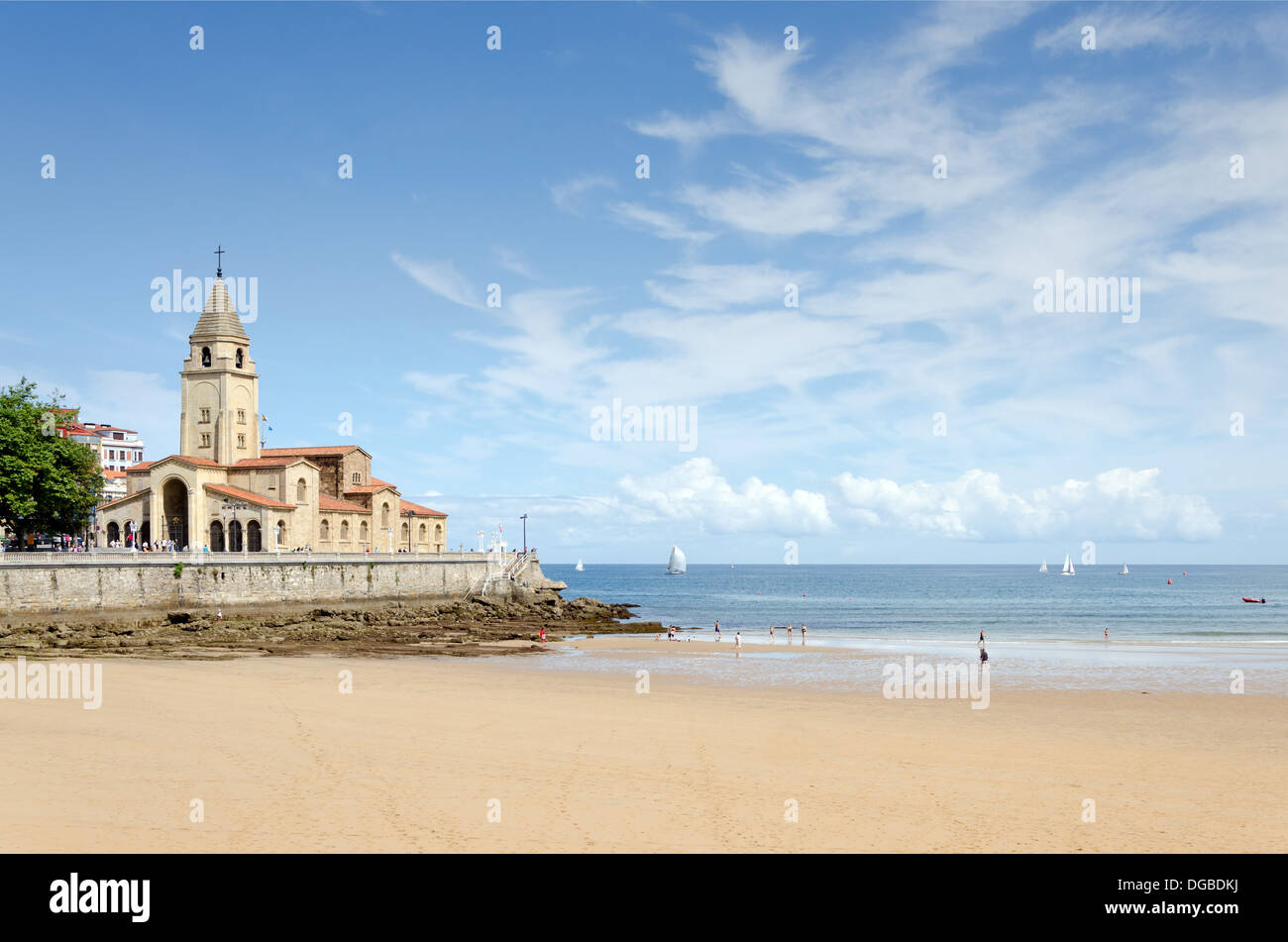Looking along the San Lorenzo beach towards the peninsula of Santa Catalina at Gijon in Asturias Stock Photo