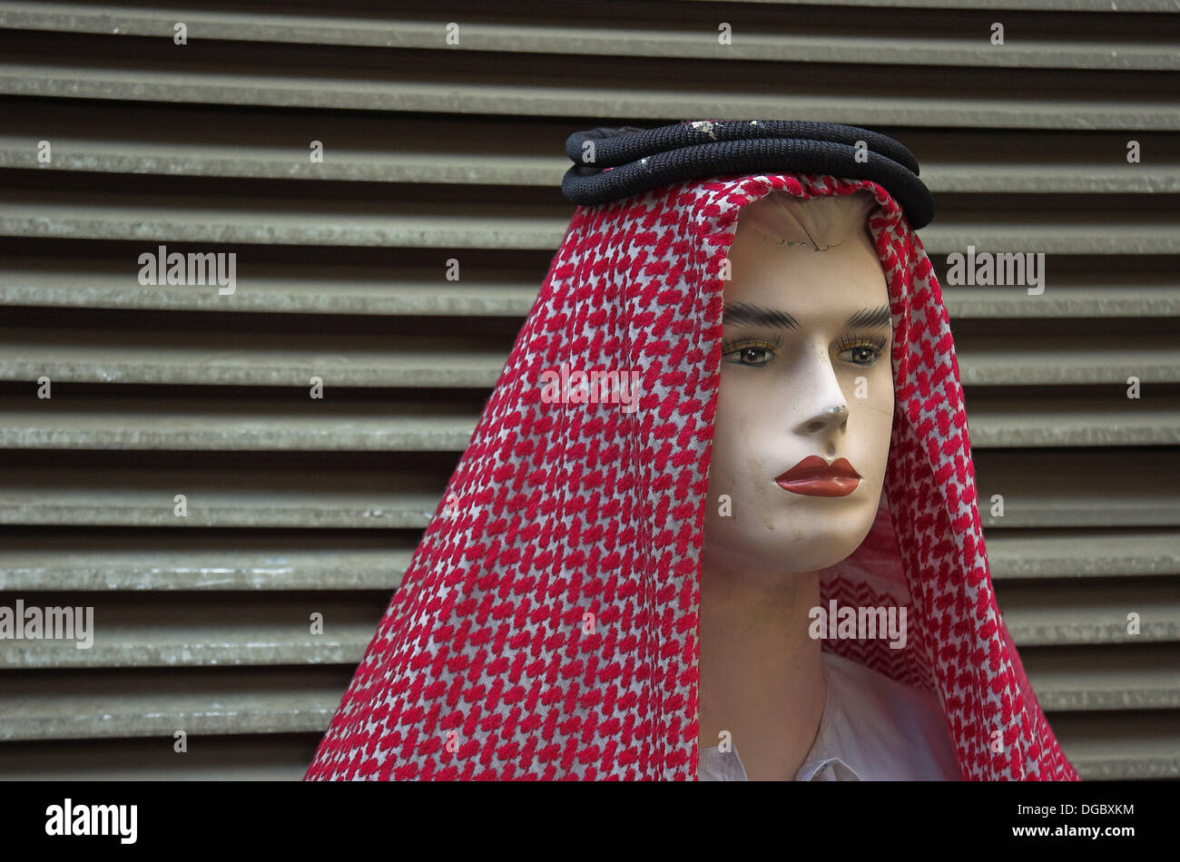 Mannequin wearing men´s traditional Arabic head scarf Stock Photo Alamy