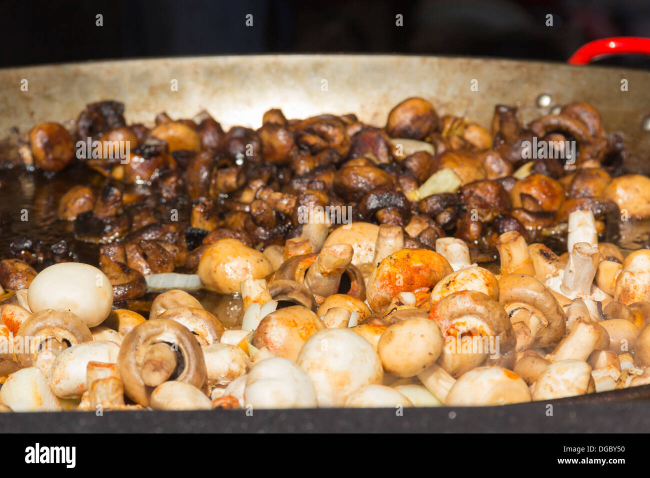 https://c8.alamy.com/comp/DGBY50/mushrooms-cooking-in-a-very-large-giant-frying-pan-at-the-bolton-food-DGBY50.jpg