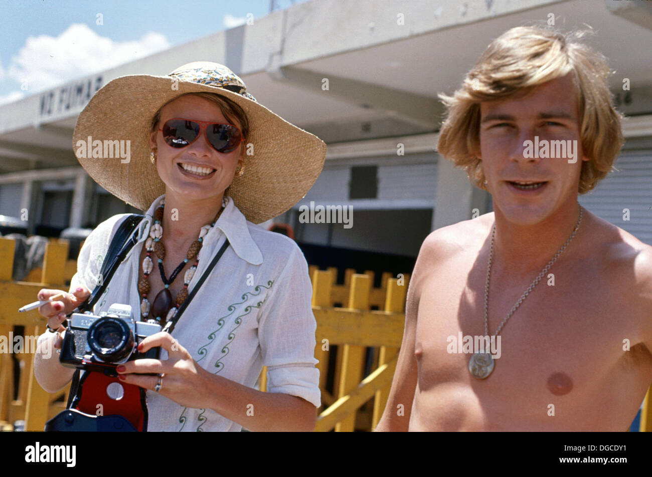 James Hunt, British racing driver who won the Formula 1 World Championship in 1976. Photographed with his wife Suzy in 1975. Stock Photo