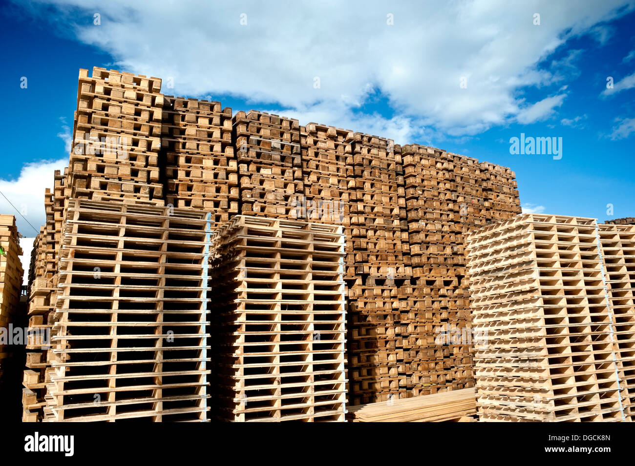 Stacking pallets hires stock photography and images Alamy