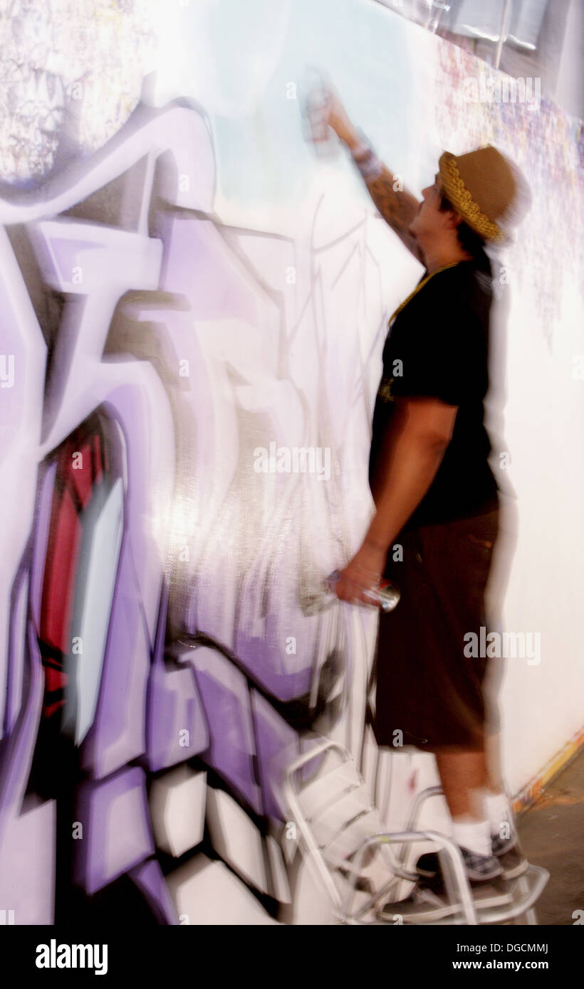 Graffiti wall spray man night hi-res stock photography and images - Alamy
