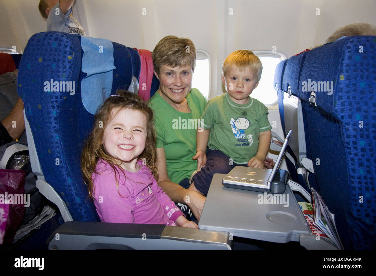Sitting plane watching dvd hires stock photography and images Alamy