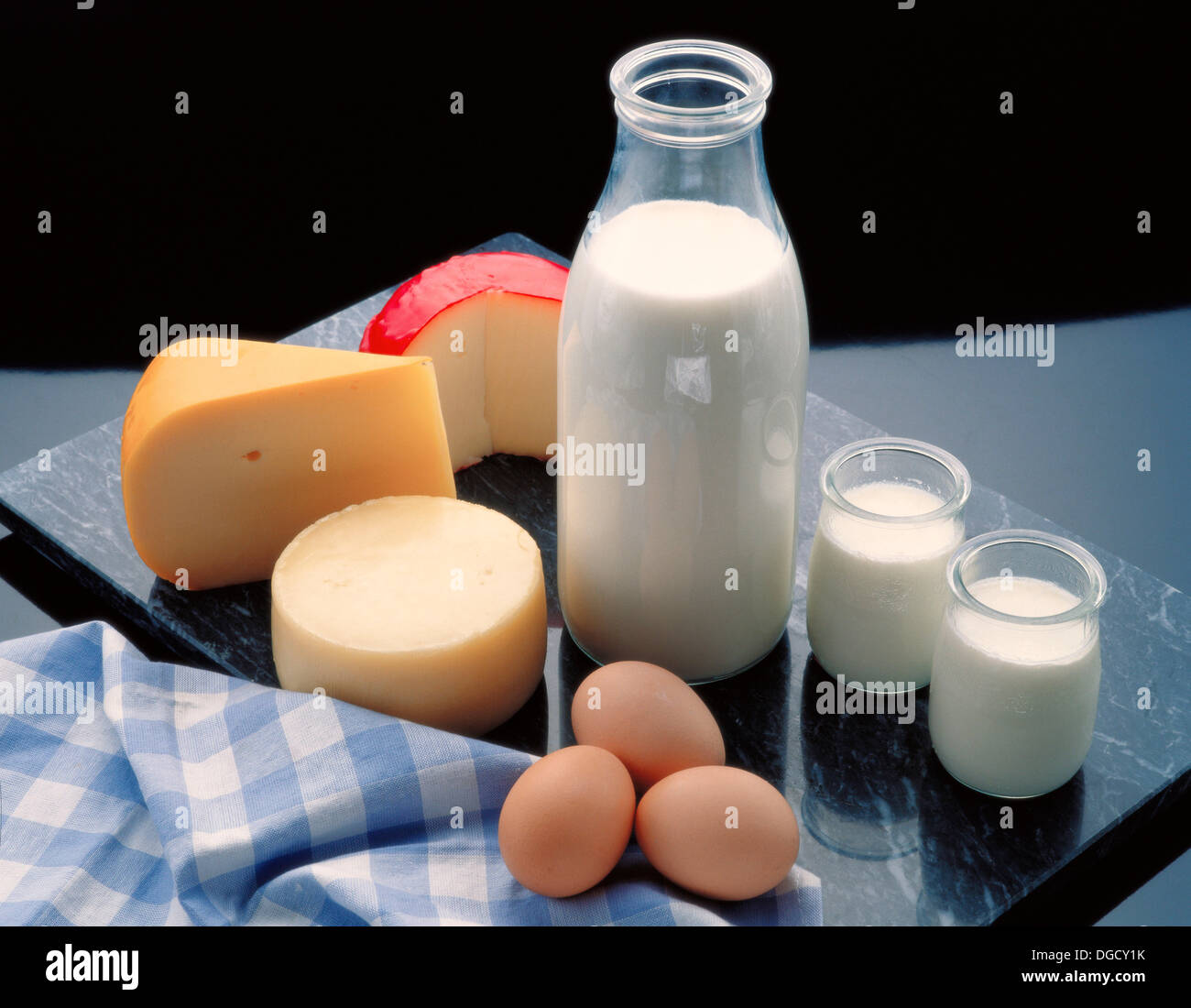 Молочных продуктах 0 3 0. Кисломолосныепродукты. Молочных продуктах 0 3 0. Молочные изделия кот. Молоко и молочные продукты.