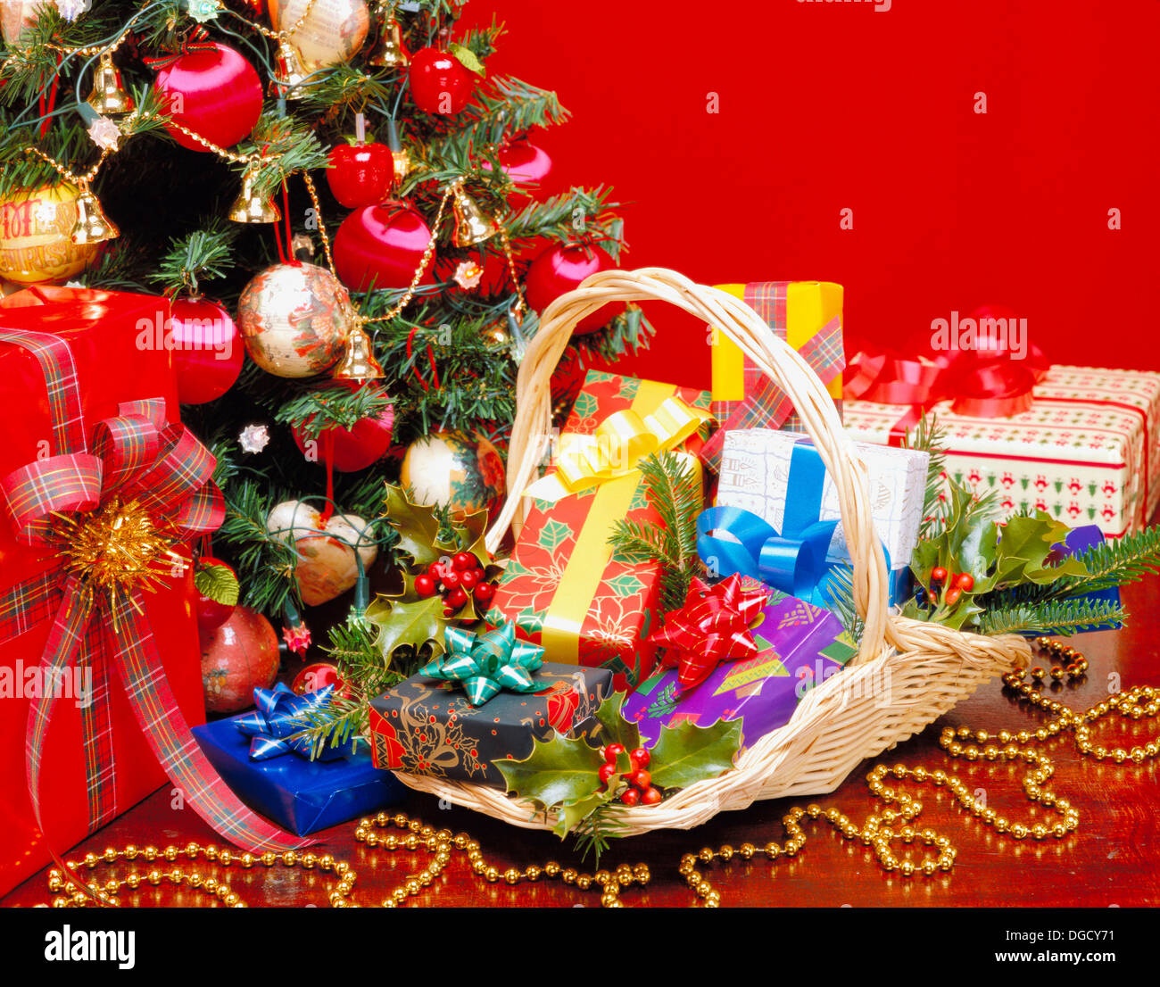 Christmas tree and gifts Stock Photo - Alamy